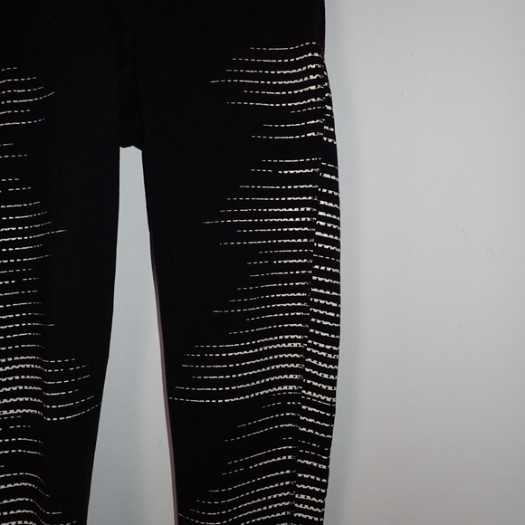 Athleta Women's Stripped Side Black Capri Cropped Midrise Leggings size XS - Picture 3 of 8